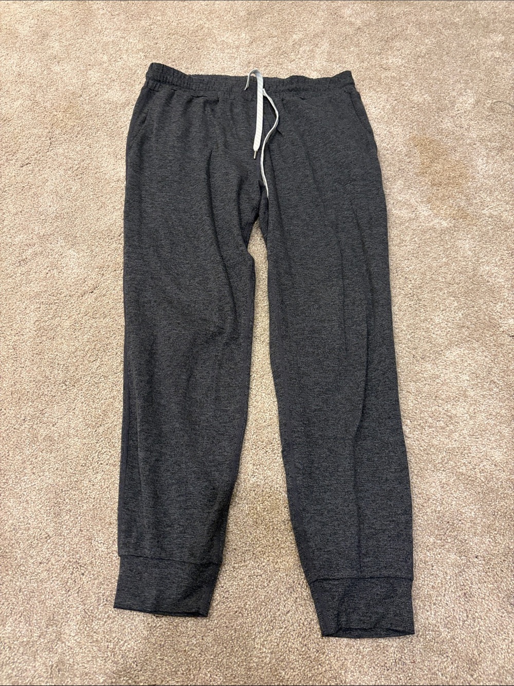 Vuori women’s performance jogger